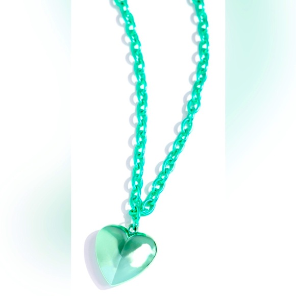 💚🤍💚 STUNNING! PAPARAZZI “LOVING LUXURY” GREEN NECKLACE ~ PAPARAZZI❗️💚🤍💚 - Picture 2 of 5